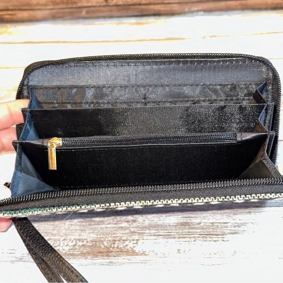 Aztec Wristlet Wallet- New - Picture 3 of 5